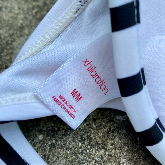 Black and White Stripe Push Up Swimsuit Top!☀️💦 - Picture 3 of 3